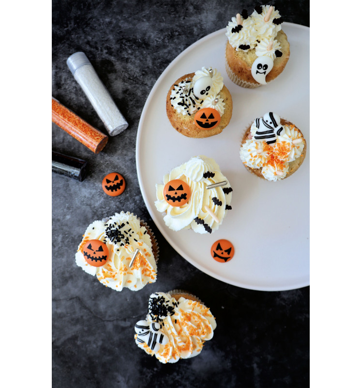 Halloween-themed sweet scenery decorations