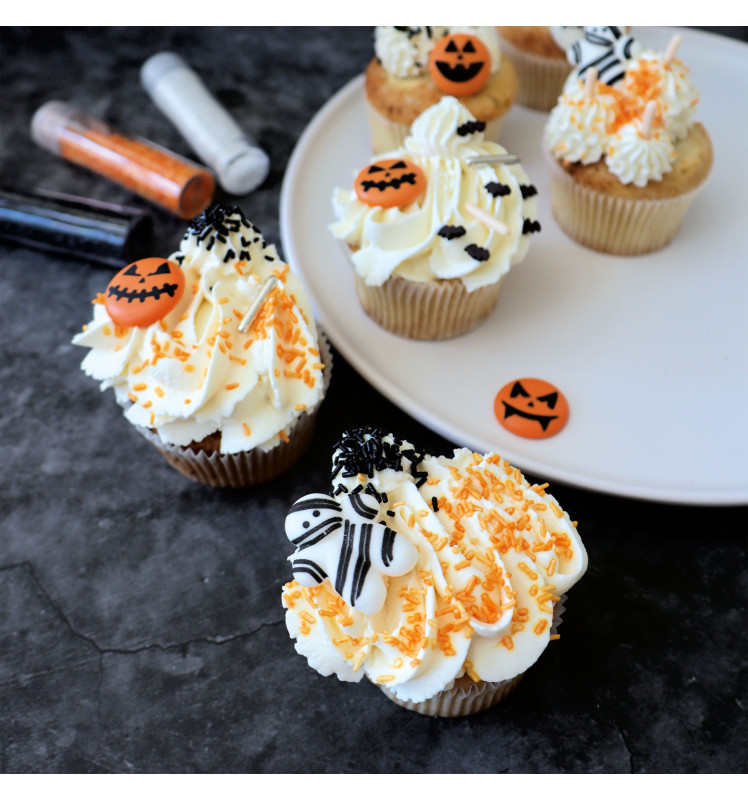 Halloween-themed sweet scenery decorations