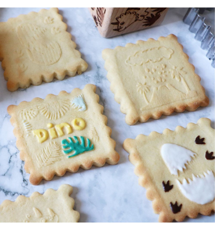 Dinosaur biscuit stamp with cookie cutter - ScrapCooking