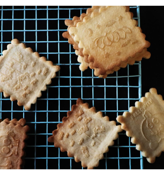 Tampon bois biscuits Halloween + découpoir - biscuits amande - ScrapCooking