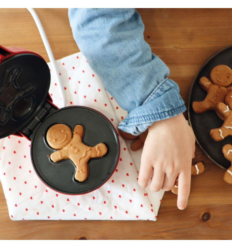 Mini gaufrier Gingerbread Man enfant utilisation machine - ScrapCooking