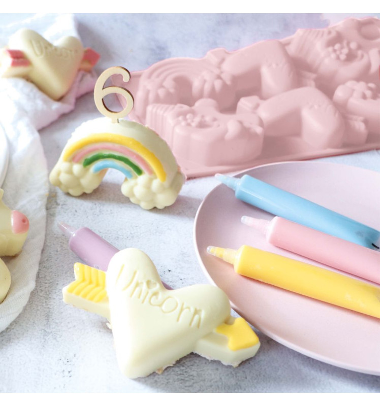 Silicone mould with 6 unicorn-themed cavities