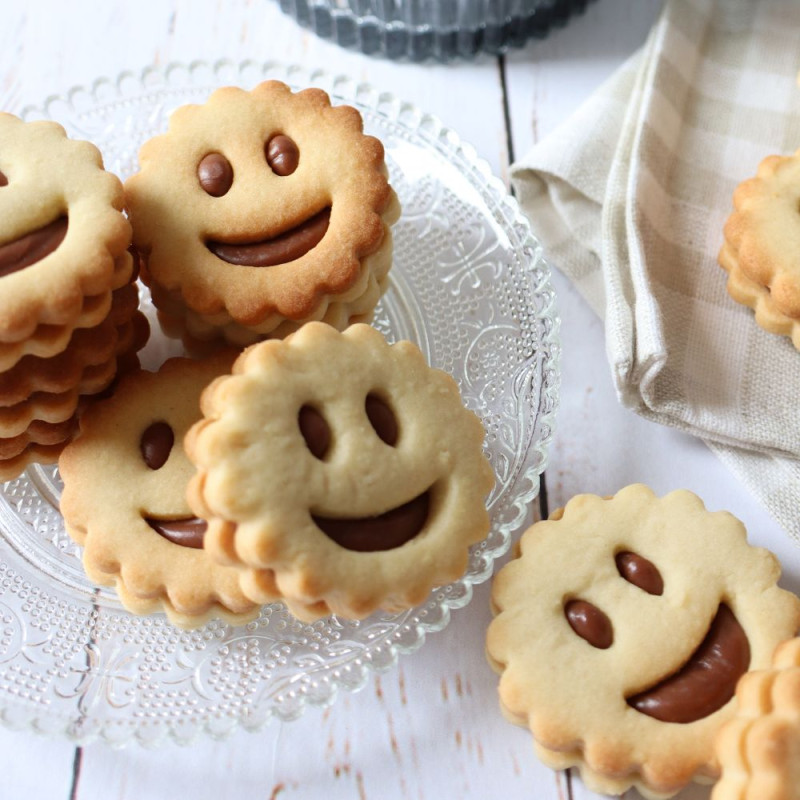 Découpoir biscuits smile biscuits maison - ScrapCooking