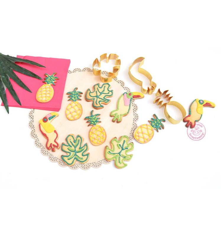 3 gold-finish stainless steel cookie cutters Toucan/ Pineapple / Leaf